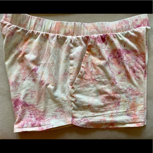 2 piece tie-dye matching tank top and short set - Picture 4 of 4